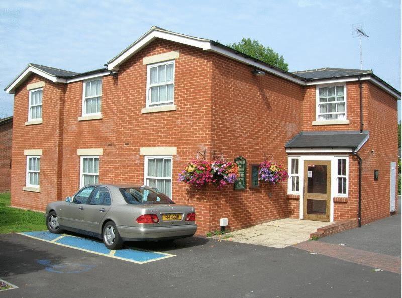 The Emmbrook Inn Hotel Wokingham Exterior foto