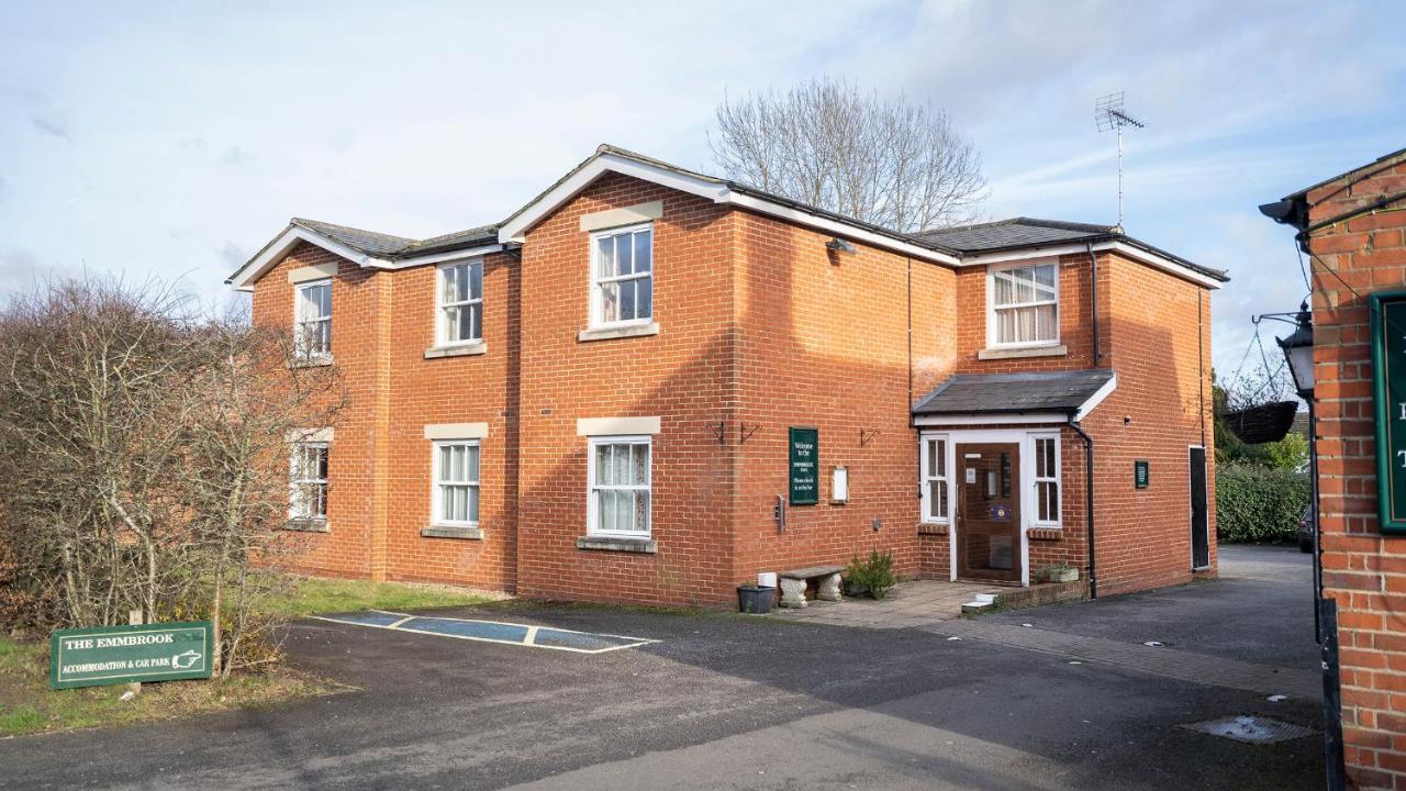 The Emmbrook Inn Hotel Wokingham Exterior foto