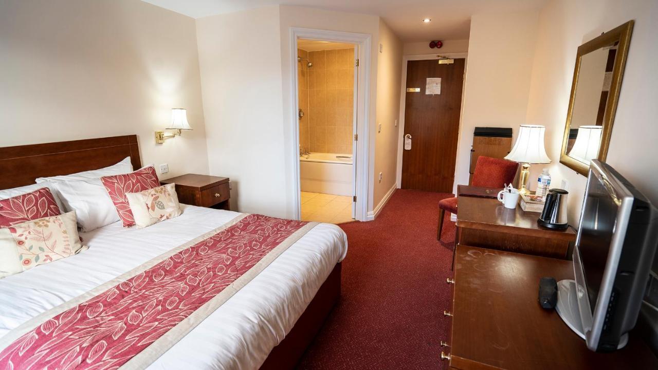 The Emmbrook Inn Hotel Wokingham Exterior foto