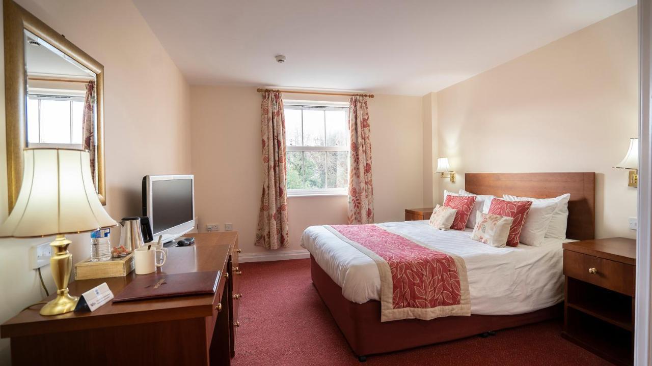 The Emmbrook Inn Hotel Wokingham Exterior foto